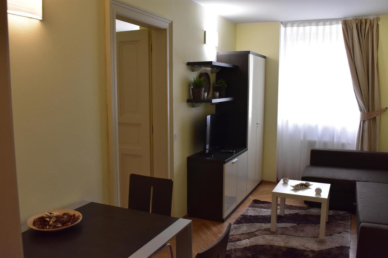 Apartment Vikroria - Halkova 5 براغ المظهر الخارجي الصورة