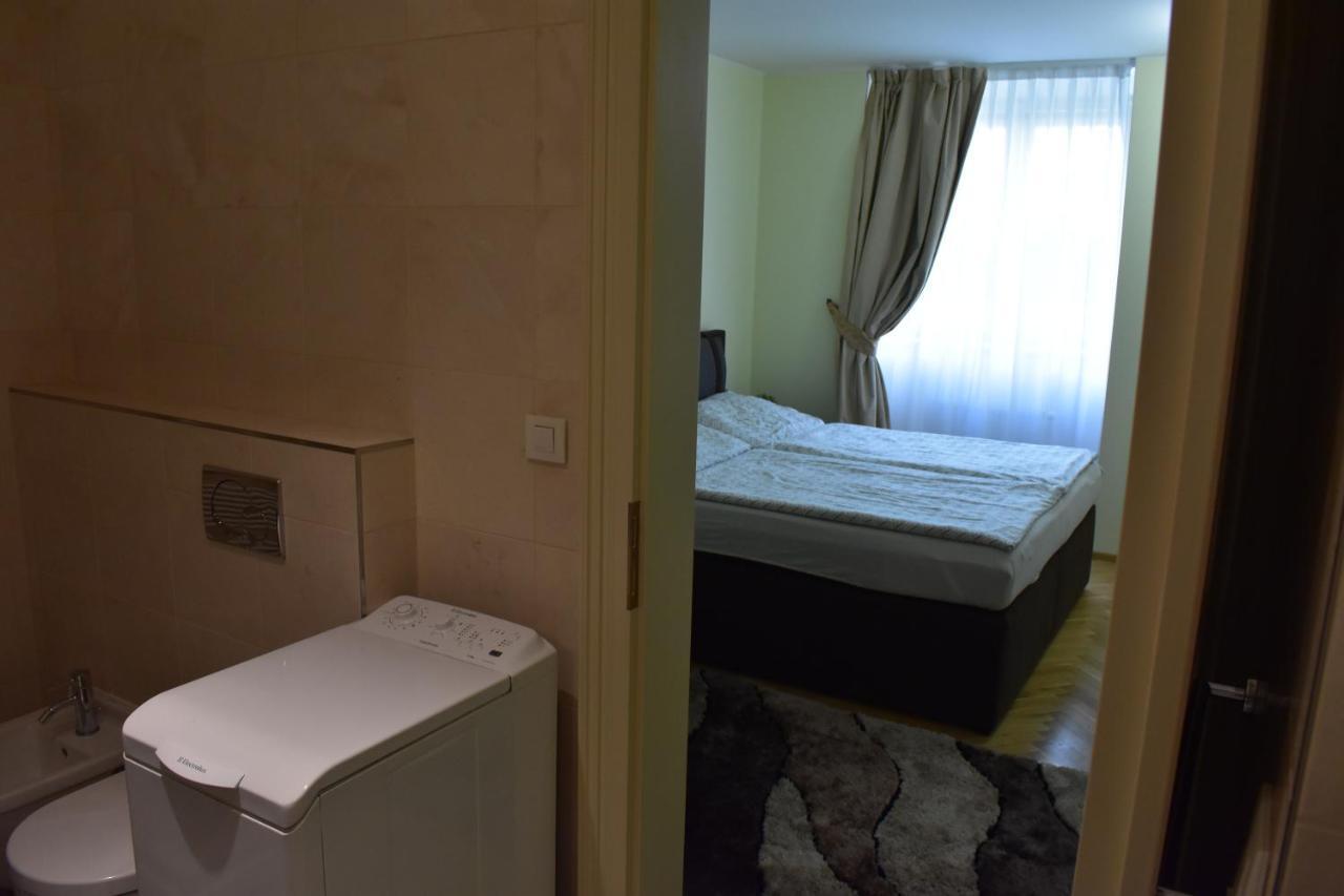 Apartment Vikroria - Halkova 5 براغ المظهر الخارجي الصورة