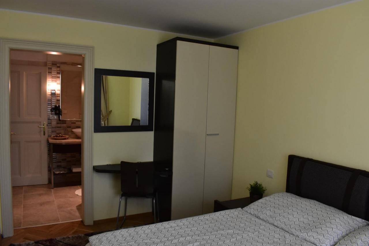 Apartment Vikroria - Halkova 5 براغ المظهر الخارجي الصورة