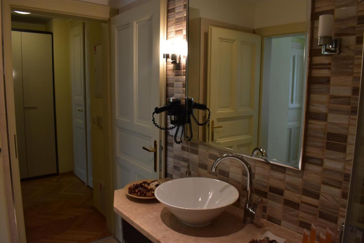 Apartment Vikroria - Halkova 5 براغ المظهر الخارجي الصورة