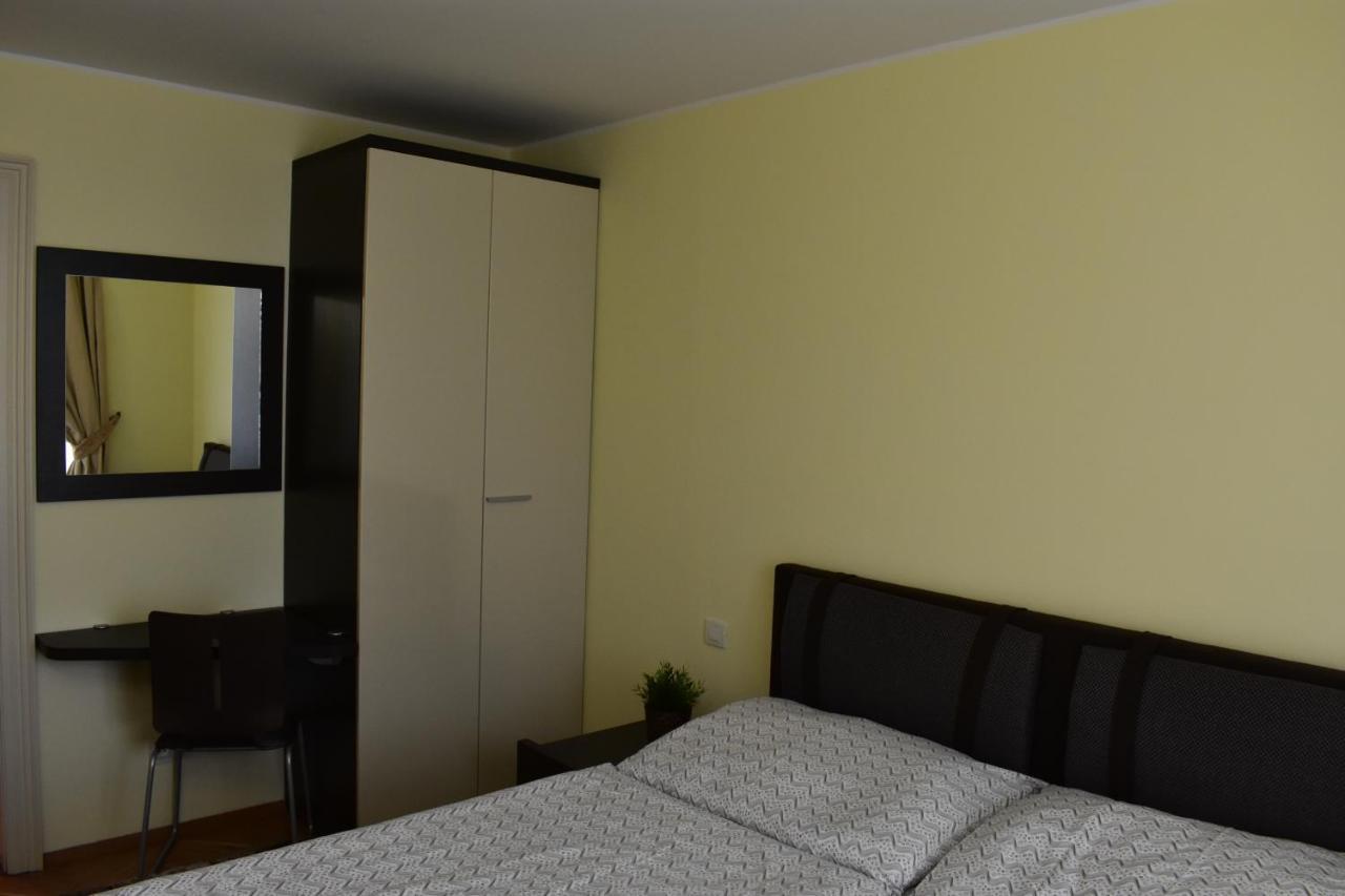 Apartment Vikroria - Halkova 5 براغ المظهر الخارجي الصورة