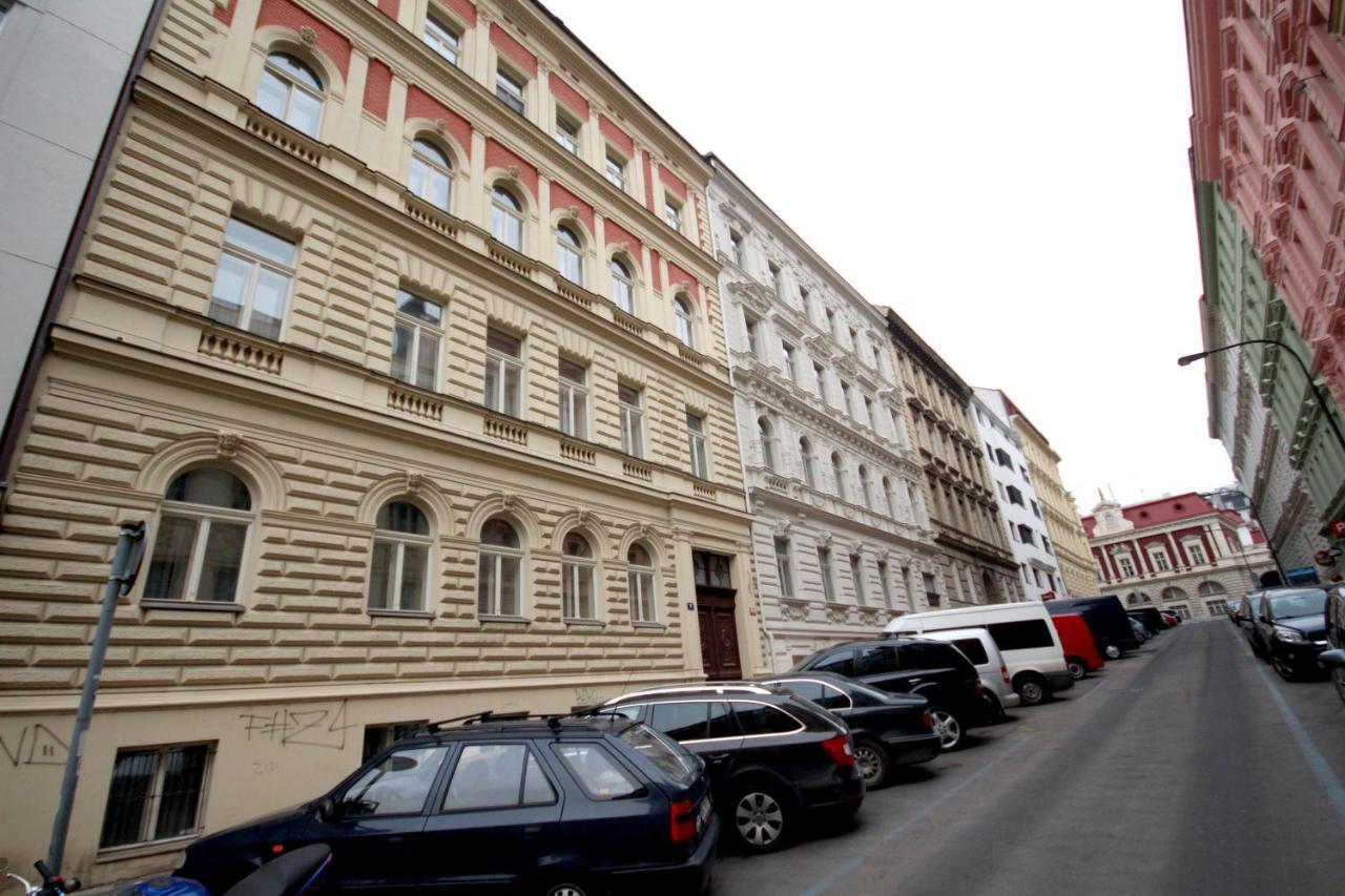 Apartment Vikroria - Halkova 5 براغ المظهر الخارجي الصورة
