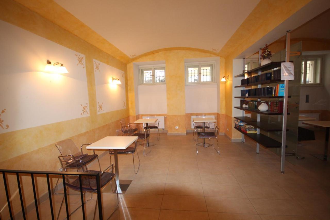 Apartment Vikroria - Halkova 5 براغ المظهر الخارجي الصورة