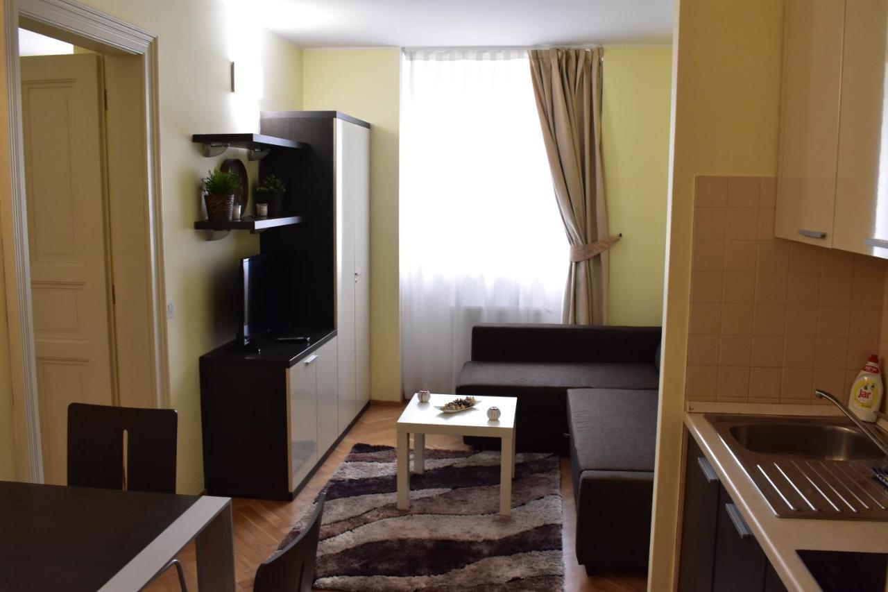 Apartment Vikroria - Halkova 5 براغ المظهر الخارجي الصورة